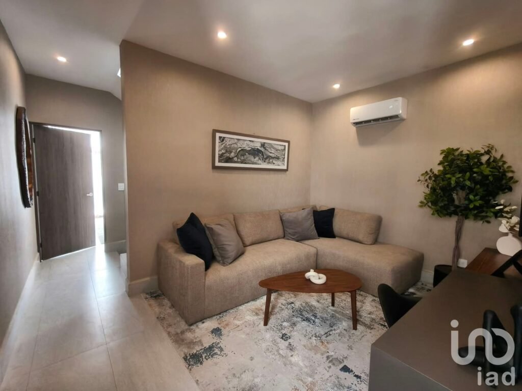 Venta de Casa Residencial en Carretera Nacional- Area Los Cavazos