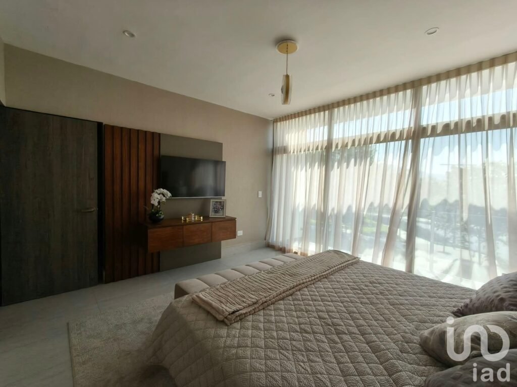 Venta de Casa Residencial en Carretera Nacional- Area Los Cavazos