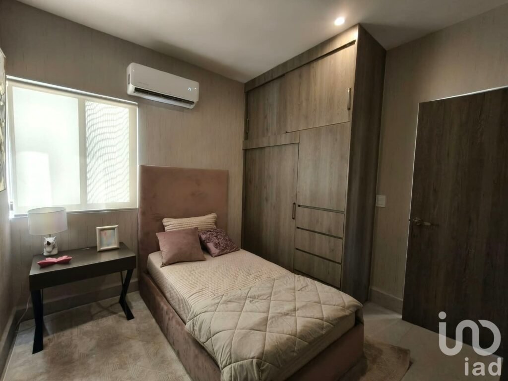 Venta de Casa Residencial en Carretera Nacional- Area Los Cavazos
