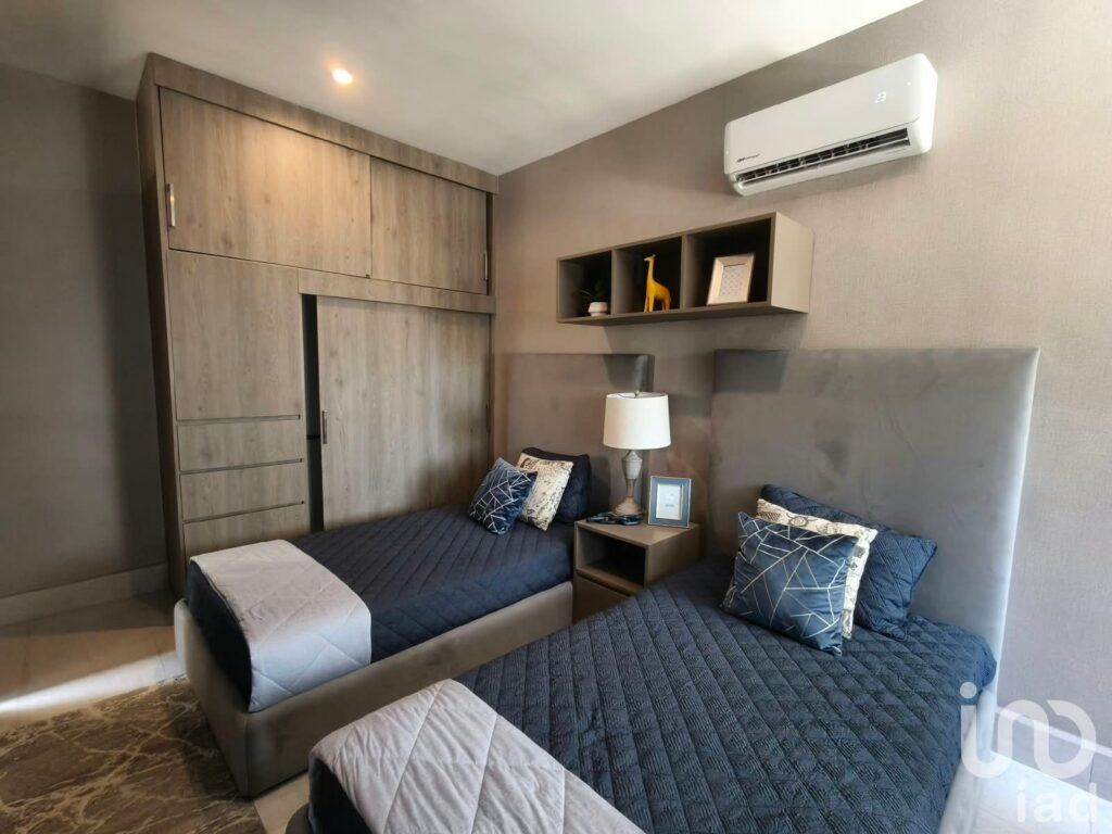 Venta de Casa Residencial en Carretera Nacional- Area Los Cavazos
