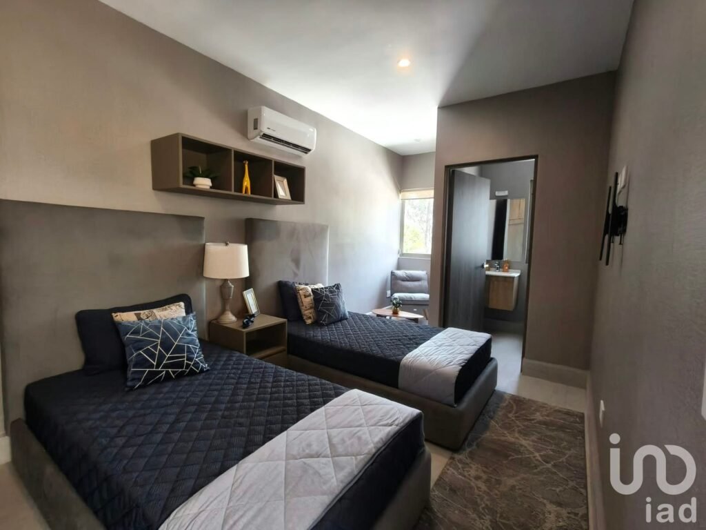 Venta de Casa Residencial en Carretera Nacional- Area Los Cavazos