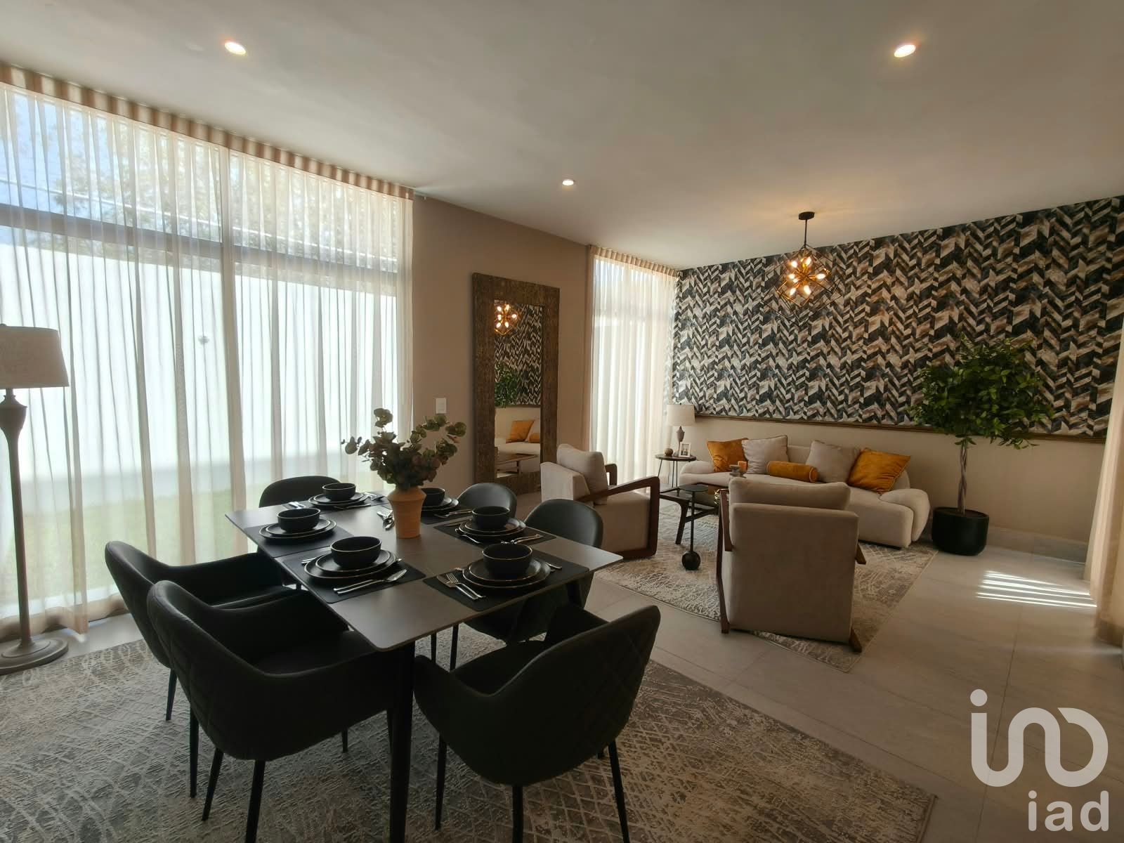 Venta de Casa Residencial en Carretera Nacional- Area Los Cavazos Venta de Casa Residencial en Carretera Nacional- Area Los Cavazos