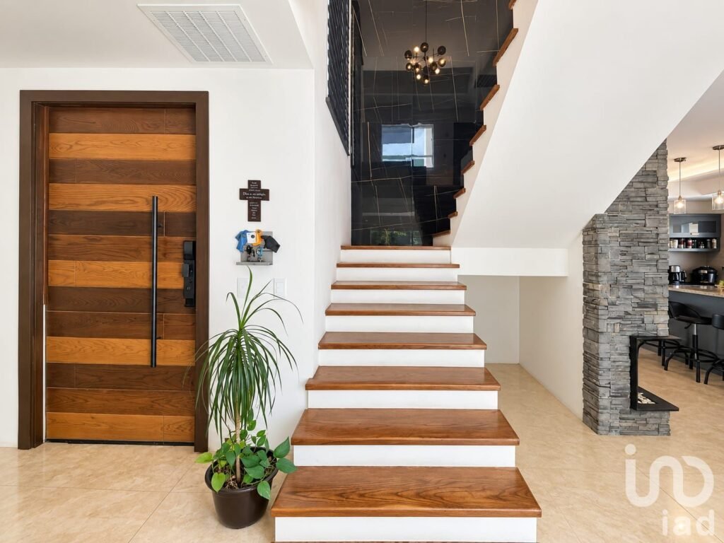 RESIDENCIA EN VENTA CON AMPLIO PATIO, SECTOR CANAL 44, CD JUAREZ