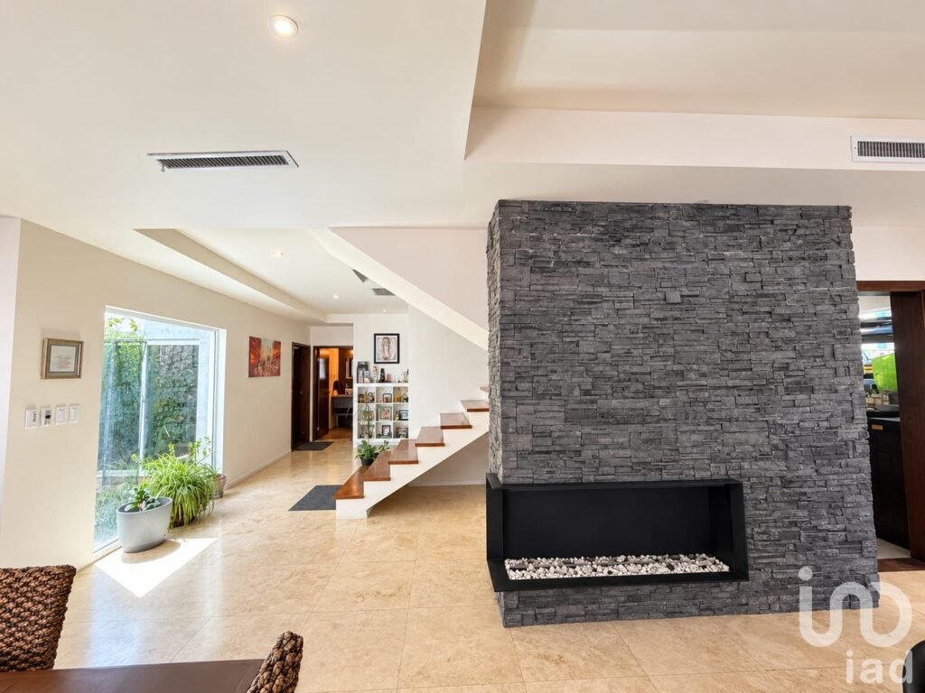 RESIDENCIA EN VENTA CON AMPLIO PATIO, SECTOR CANAL 44, CD JUAREZ