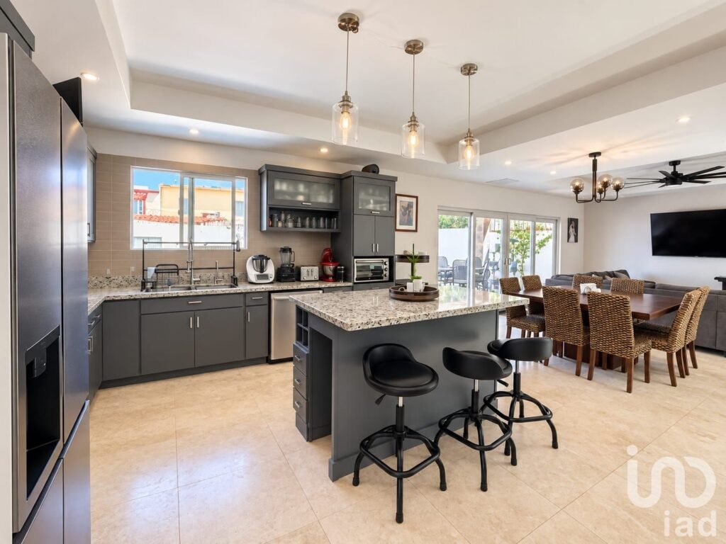 RESIDENCIA EN VENTA CON AMPLIO PATIO, SECTOR CANAL 44, CD JUAREZ