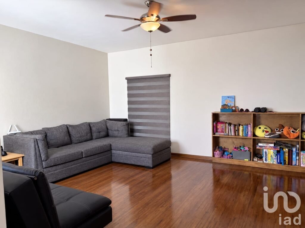 RESIDENCIA EN VENTA CON AMPLIO PATIO, SECTOR CANAL 44, CD JUAREZ
