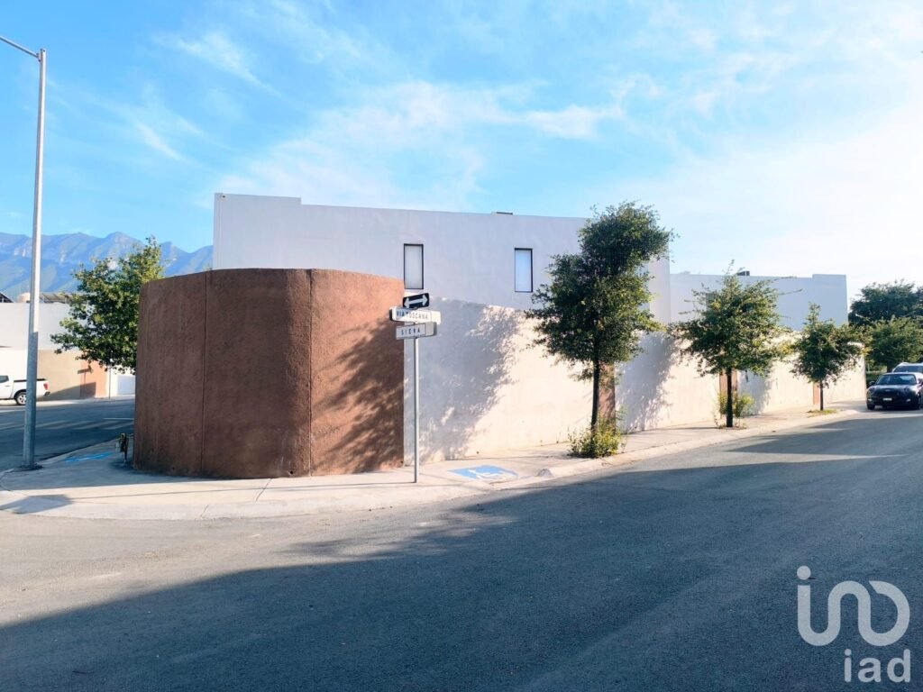 Venta Casa en esquina con Terreno excedente en Toscana Residencial, Dominio Cumbres