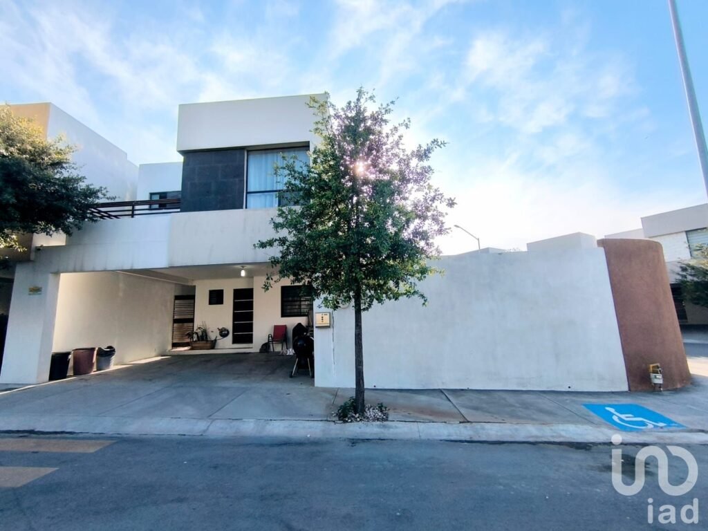 Venta Casa en esquina con Terreno excedente en Toscana Residencial, Dominio Cumbres