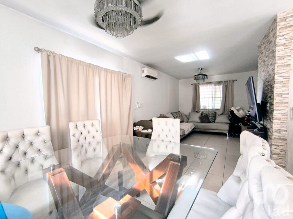 Venta Casa en esquina con Terreno excedente en Toscana Residencial, Dominio Cumbres