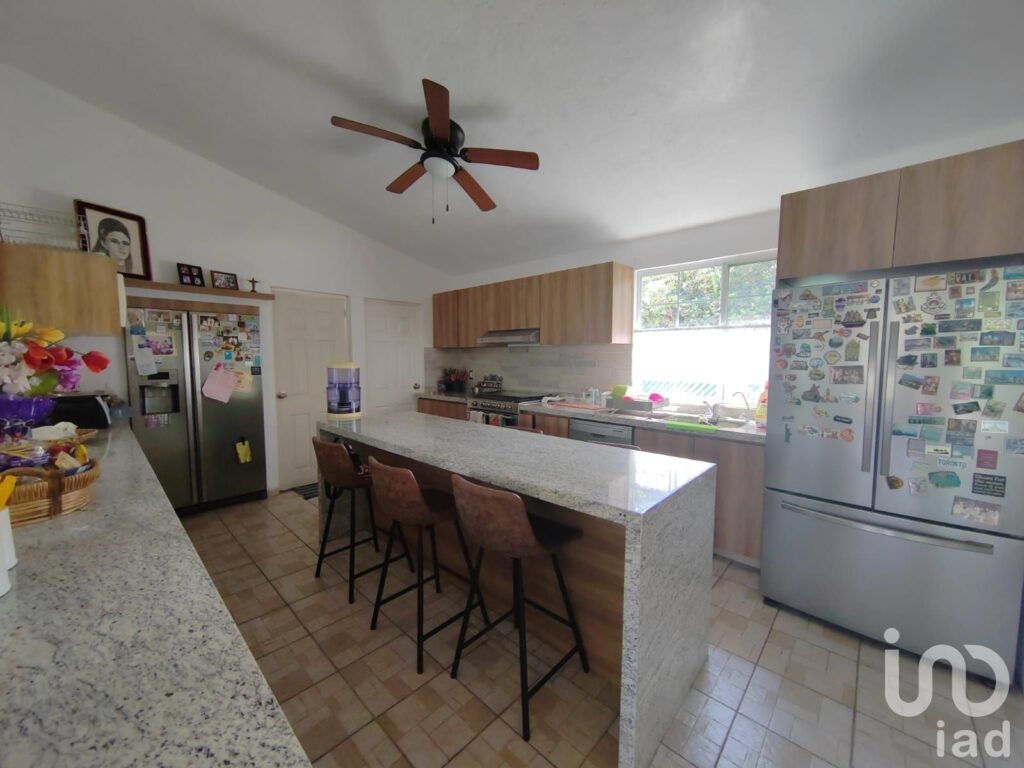 Residencia en renta con 8 recámaras, alberca y amplios jardines en Cocoyoc