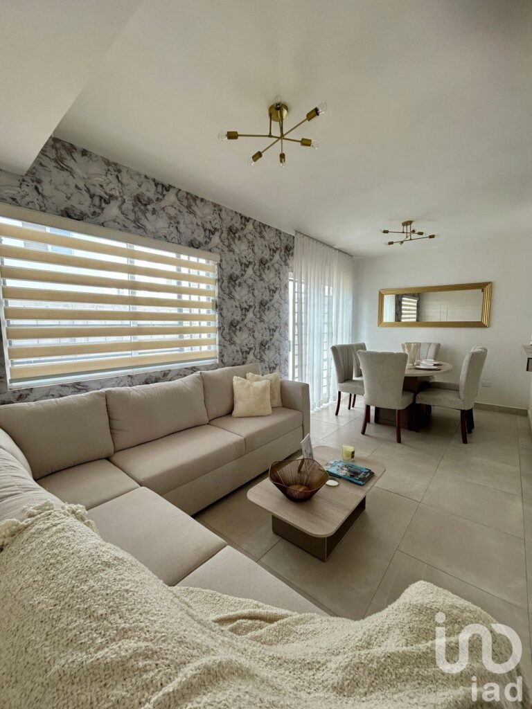 Casa en venta en cerrada sobre avenida principal  de Torreón