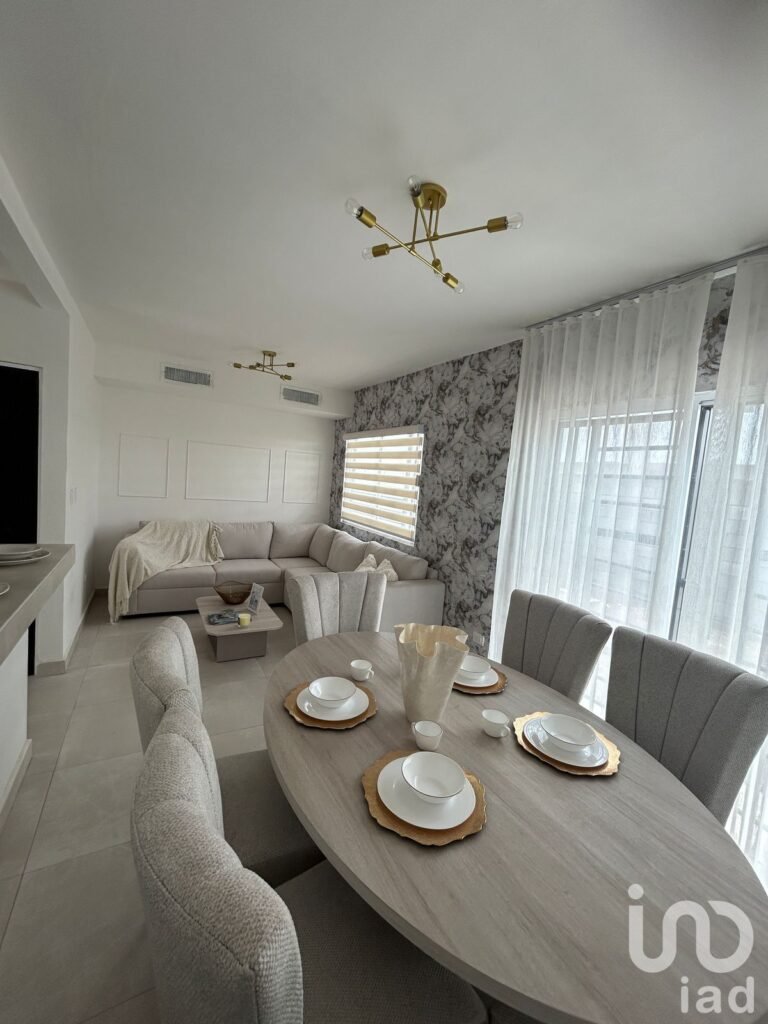Casa en venta en cerrada sobre avenida principal  de Torreón