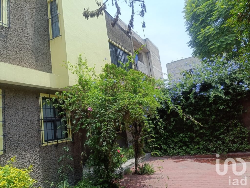 CASA HABITACION EN AV REVOLUCION MZ2 LT11COL. TEPALCATES IZTAPALAPA CP09210 CDMX