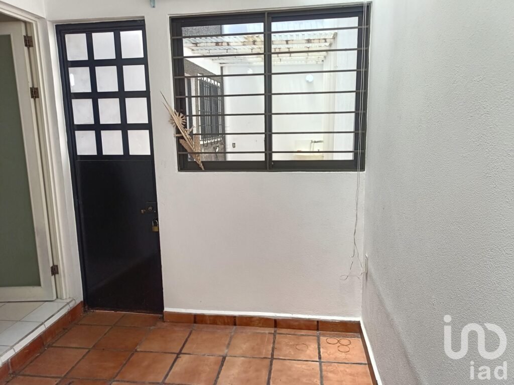 CASA HABITACION EN AV REVOLUCION MZ2 LT11COL. TEPALCATES IZTAPALAPA CP09210 CDMX