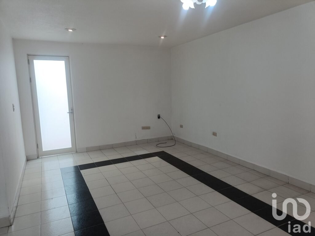 CASA HABITACION EN AV REVOLUCION MZ2 LT11COL. TEPALCATES IZTAPALAPA CP09210 CDMX