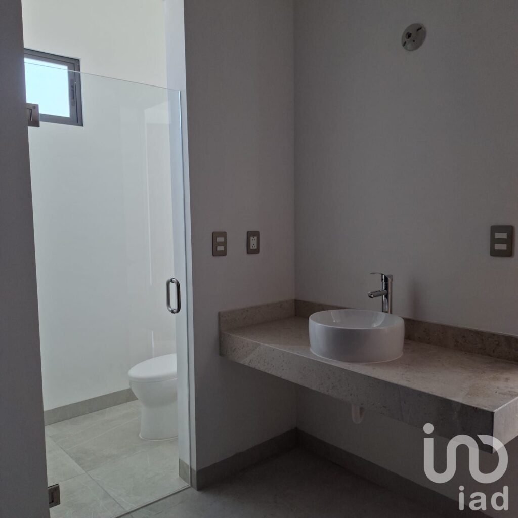 Casa en cerrada con amenidades como cancha de padel en viñedos Torreón