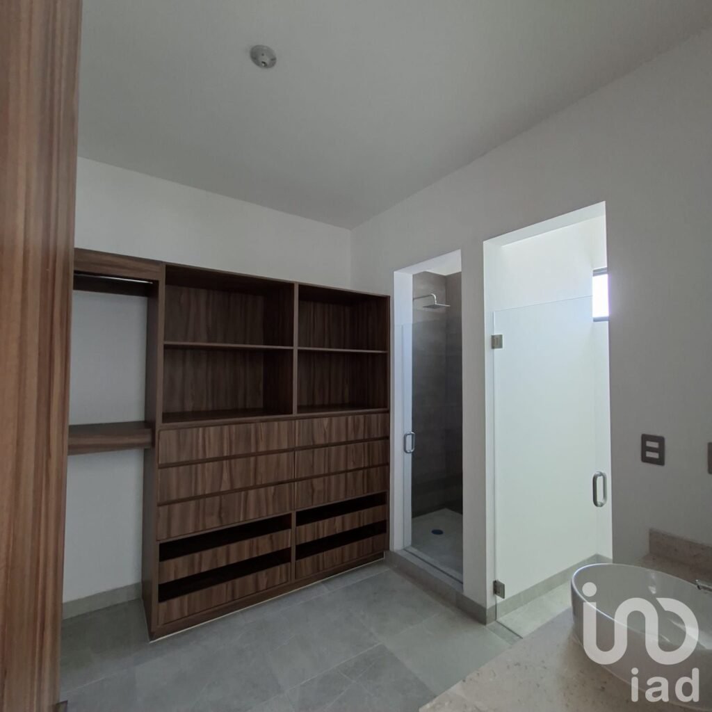 Casa en cerrada con amenidades como cancha de padel en viñedos Torreón