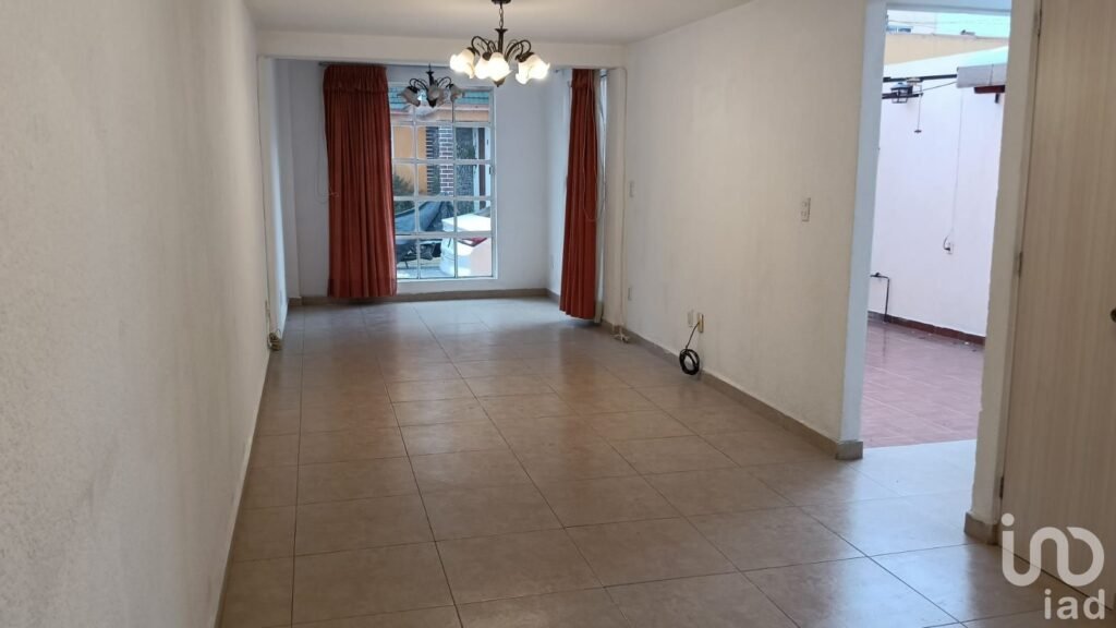VENTA DE CASA EN FRACCIONAMIENTO ECATEPEC, RECIEN REMODELADA LISTA PARA HABITAR