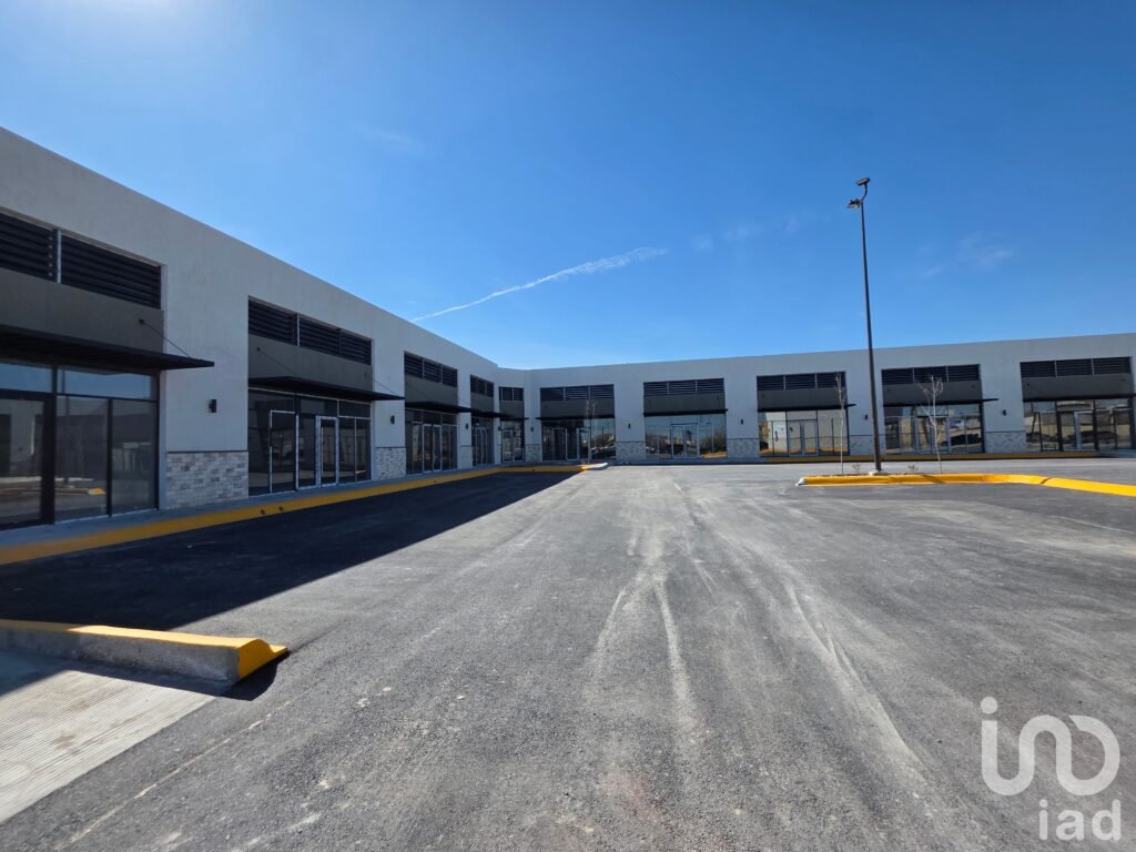 LOCAL COMERCIAL EN VENTA, PLAZA LUGANO, CERCA DE PUENTE ZARAGOZA, CD JUAREZ, CHIH