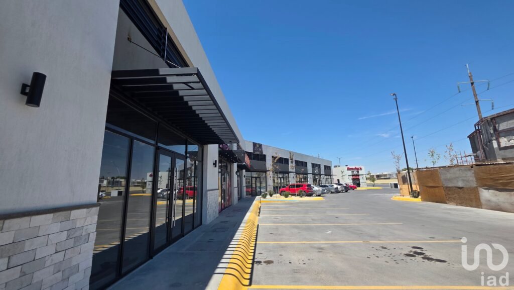 LOCAL COMERCIAL EN VENTA, PLAZA LUGANO, CERCA DE PUENTE ZARAGOZA, CD JUAREZ, CHIH