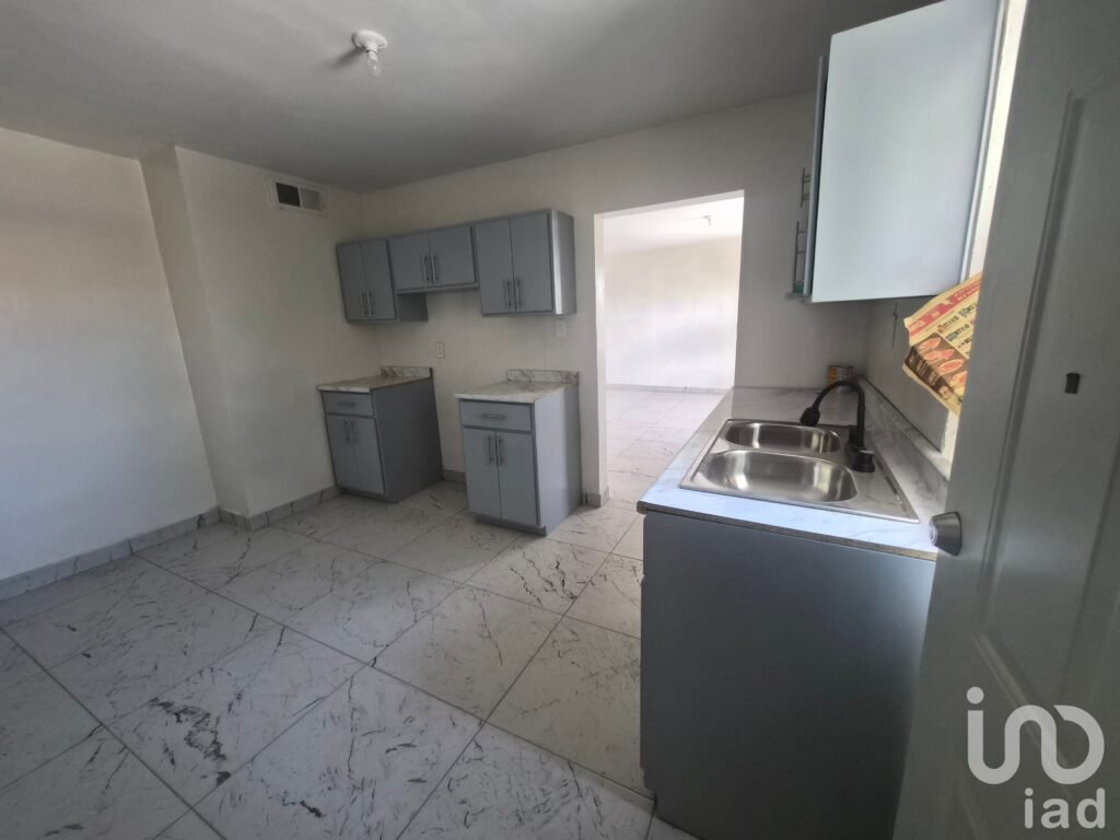 CASA VENTA A 3 CUADRAS DE LOPEZ MATEOS COLONIA NOGALES CIUDAD JUAREZ