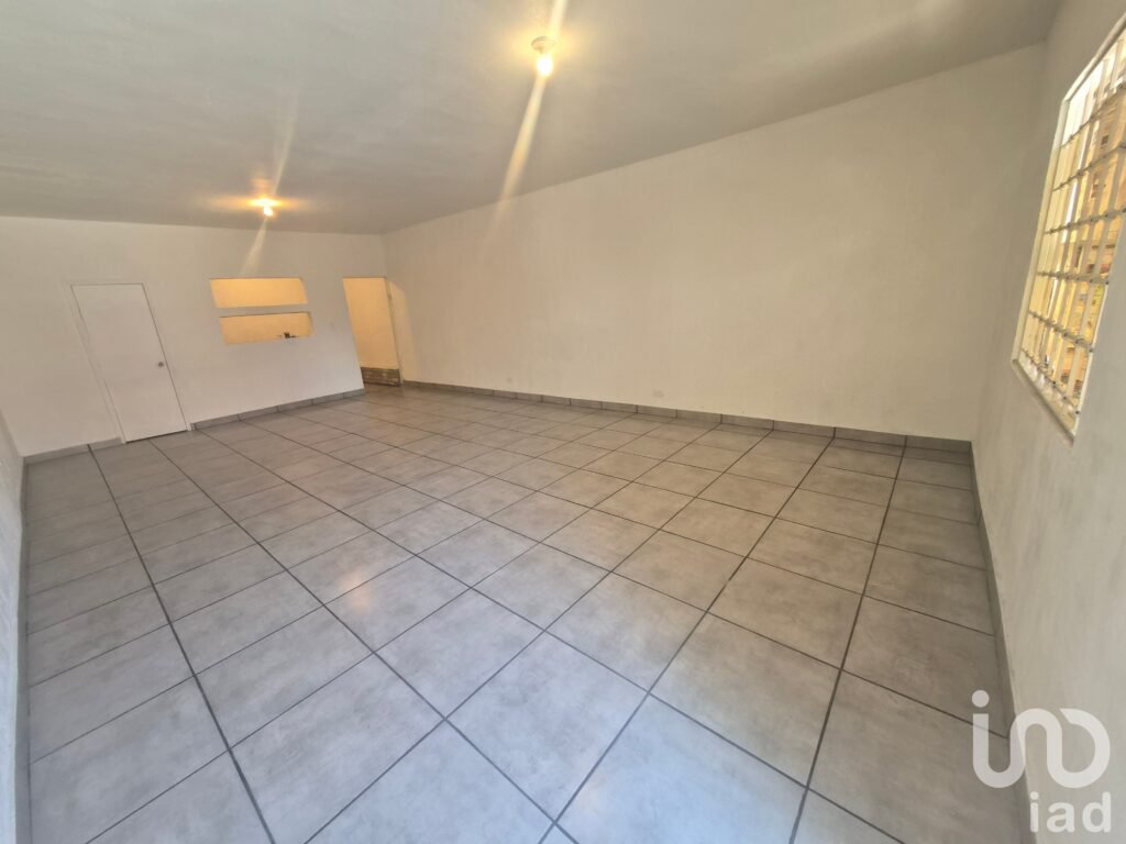 CASA VENTA A 3 CUADRAS DE LOPEZ MATEOS COLONIA NOGALES CIUDAD JUAREZ