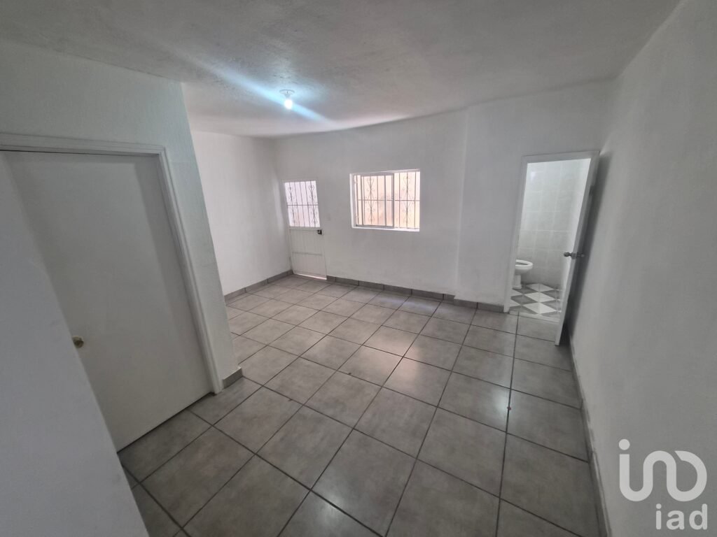 CASA VENTA A 3 CUADRAS DE LOPEZ MATEOS COLONIA NOGALES CIUDAD JUAREZ