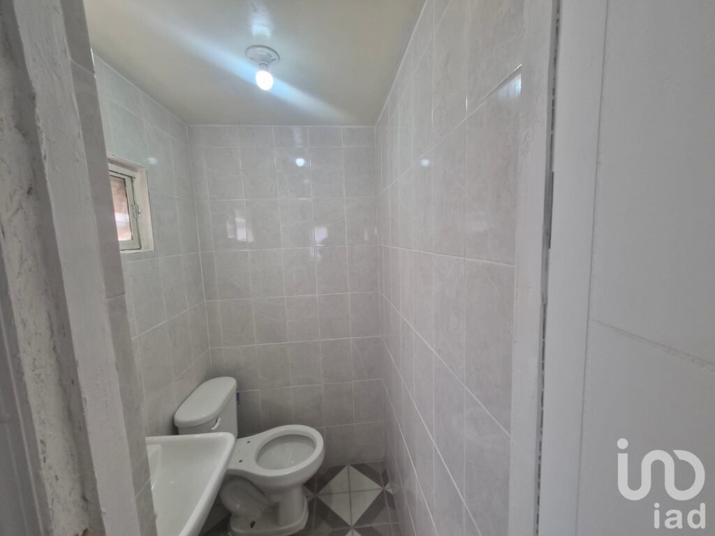 CASA VENTA A 3 CUADRAS DE LOPEZ MATEOS COLONIA NOGALES CIUDAD JUAREZ