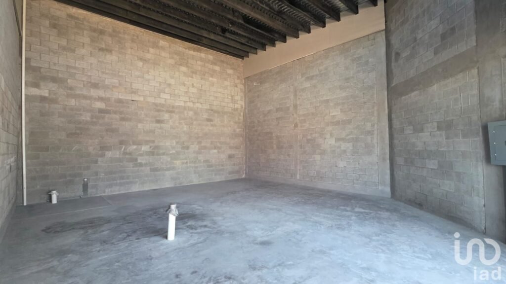 LOCAL EN VENTA EN PLAZA COMERCIAL CERCA DE PUENTE INTERNACIONAL ZARAGOZA