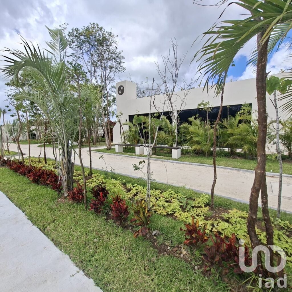 Departamento en Venta Sobre Av. Huayacán con alberca, cancha de Padel, Gimnasio y más.