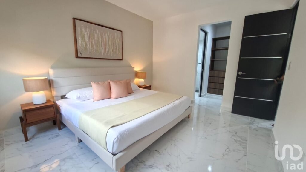 Departamento en Venta Sobre Av. Huayacán con alberca, cancha de Padel, Gimnasio y más.