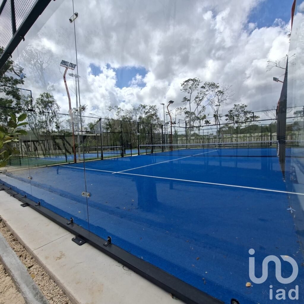 Departamento en Venta Sobre Av. Huayacán con alberca, cancha de Padel, Gimnasio y más.