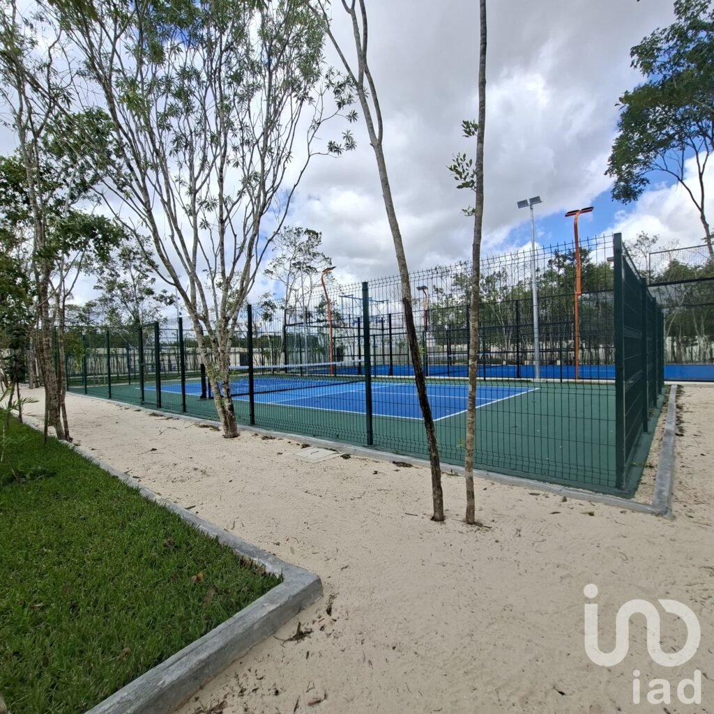Departamento en Venta Sobre Av. Huayacán con alberca, cancha de Padel, Gimnasio y más.