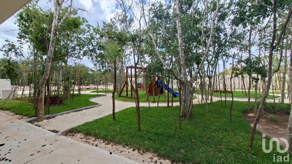 Departamento en Venta Sobre Av. Huayacán con alberca, cancha de Padel, Gimnasio y más.
