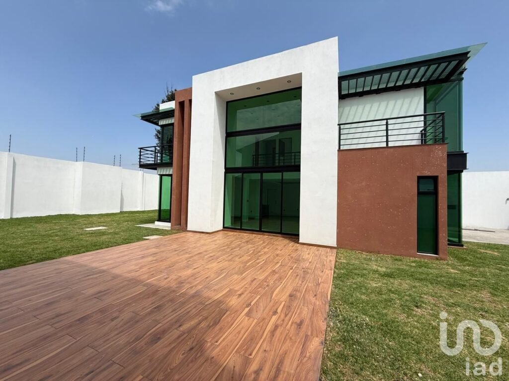 Casa en Venta en Residencial Valle del Molino Texcoco | 3 Recámaras | Terreno 600 m2 | Seguridad 24h