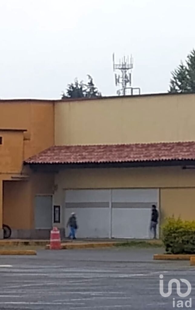 LOCAL EN RENTA, EN PLAZA COMERCIAL, EN METEPEC.
