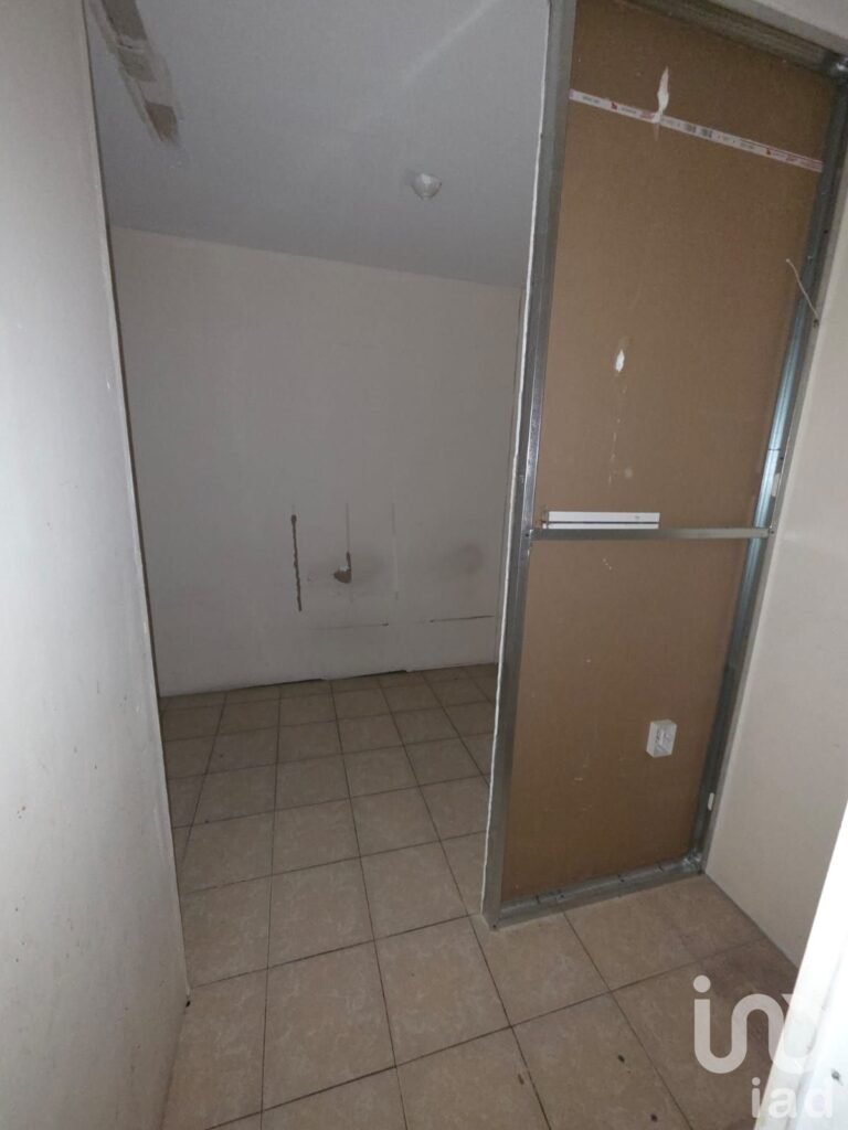LOCAL EN RENTA, EN PLAZA COMERCIAL, EN METEPEC.