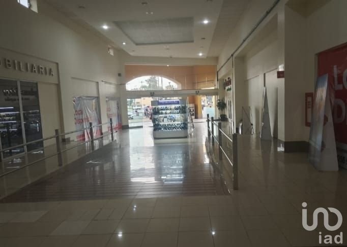 LOCAL EN RENTA, EN PLAZA COMERCIAL, EN METEPEC.