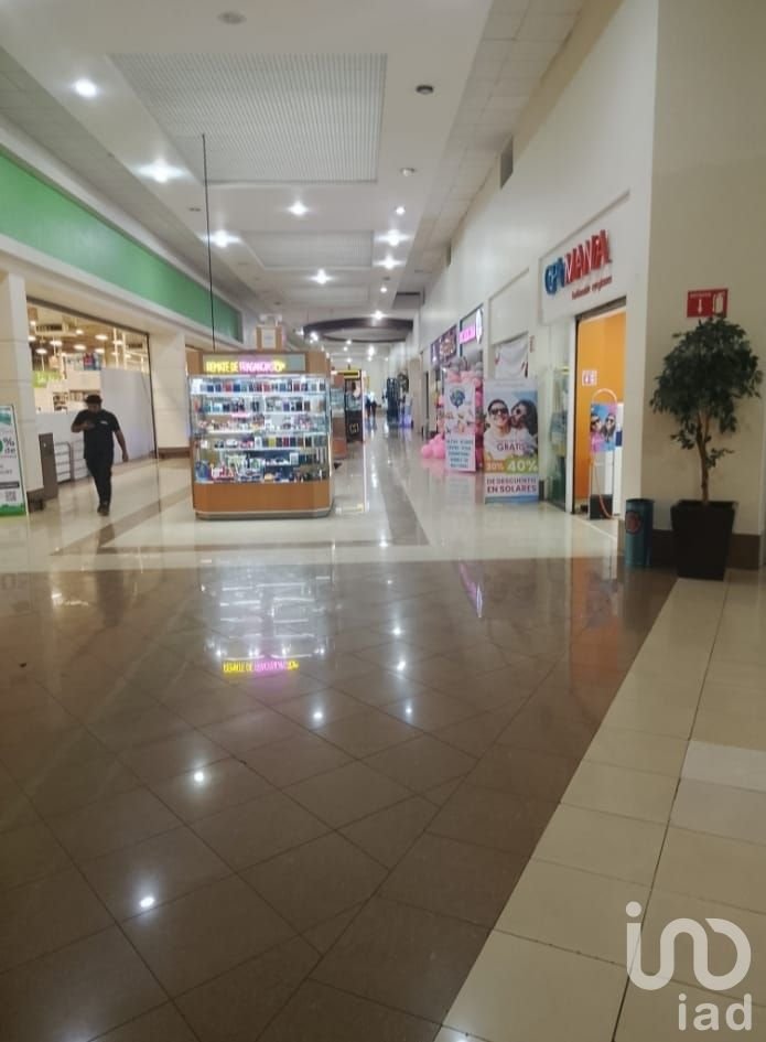 LOCAL EN RENTA, EN PLAZA COMERCIAL, EN METEPEC.