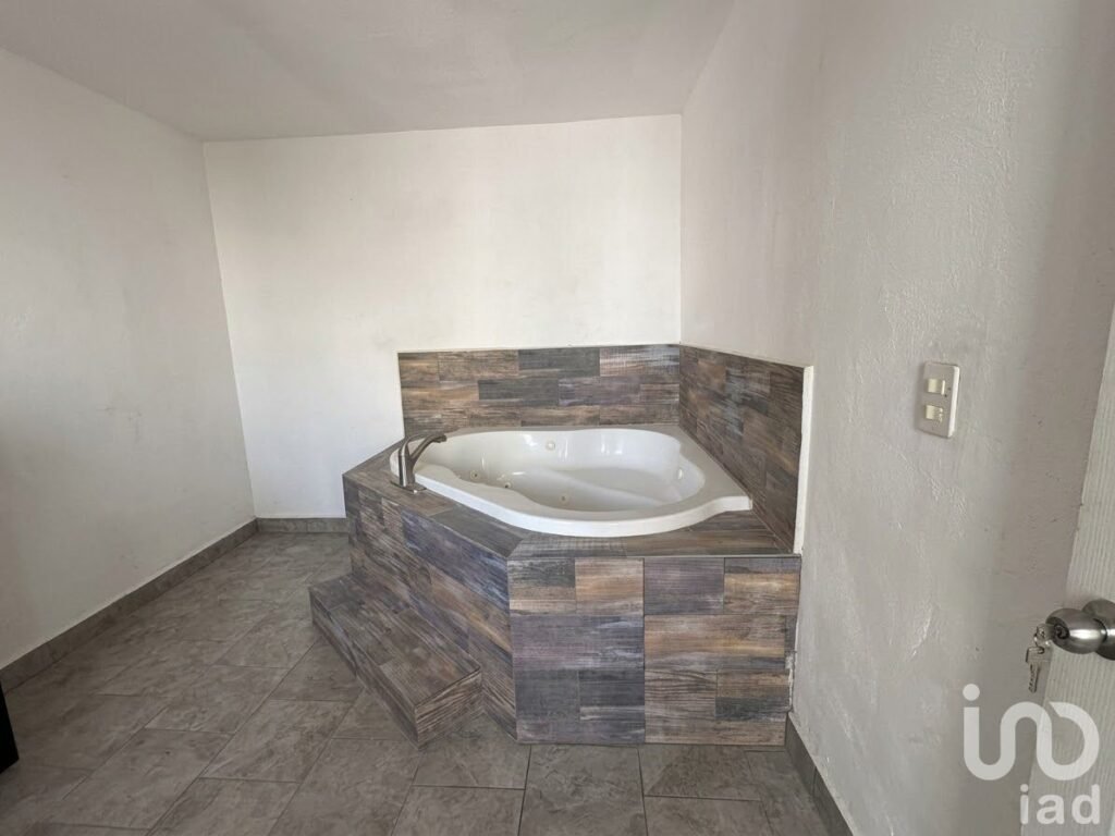 CASA EN VENTA ATENCION INVERSIONISTAS EXCELENTE UBICACIÓN CERCANA A PUENTE INT. CORDOVA-LAS AMERICAS
