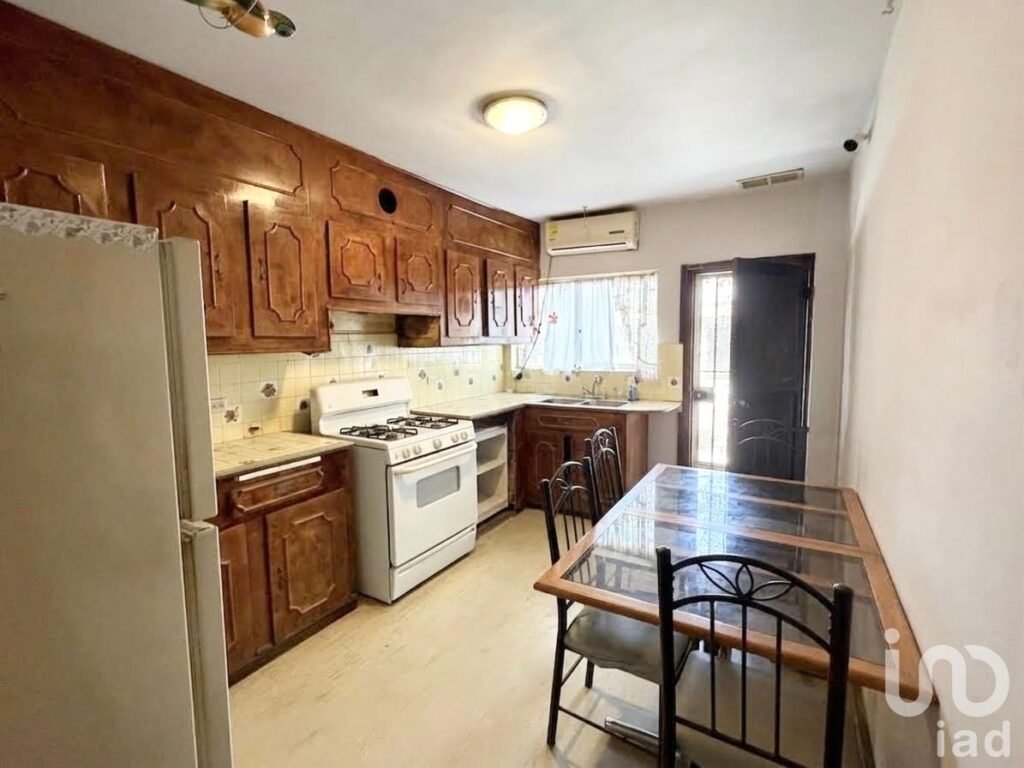 CASA EN VENTA ATENCION INVERSIONISTAS EXCELENTE UBICACIÓN CERCANA A PUENTE INT. CORDOVA-LAS AMERICAS