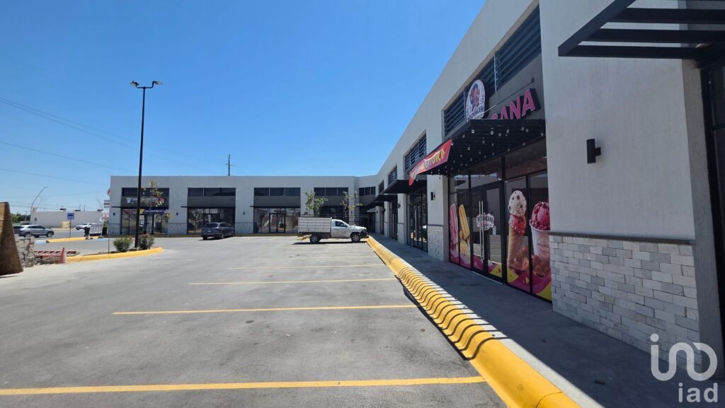 LOCAL COMERCIAL EN RENTA, PLAZA LUGANO EN GOMEZ MORIN, SECTOR PUENTE ZARAGOZA, CD JUAREZ, CHIH
