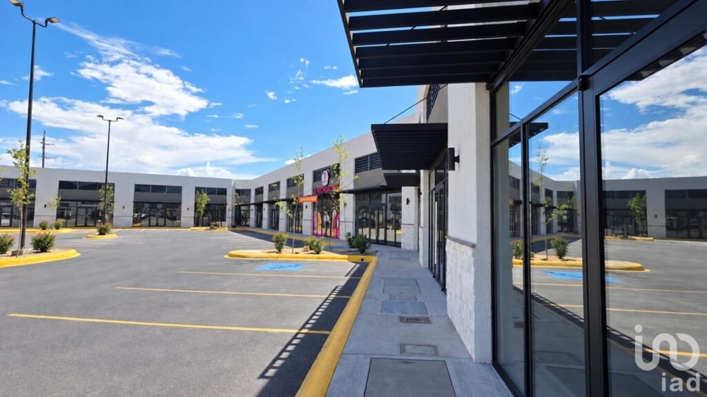 LOCAL COMERCIAL EN RENTA, PLAZA LUGANO EN GOMEZ MORIN, SECTOR PUENTE ZARAGOZA, CD JUAREZ, CHIH