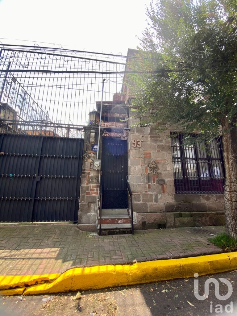 Venta Casa Tipo Hacienda. Encanto y Amplios Espacios, Junto a San Jerónimo. Residencial o educativo