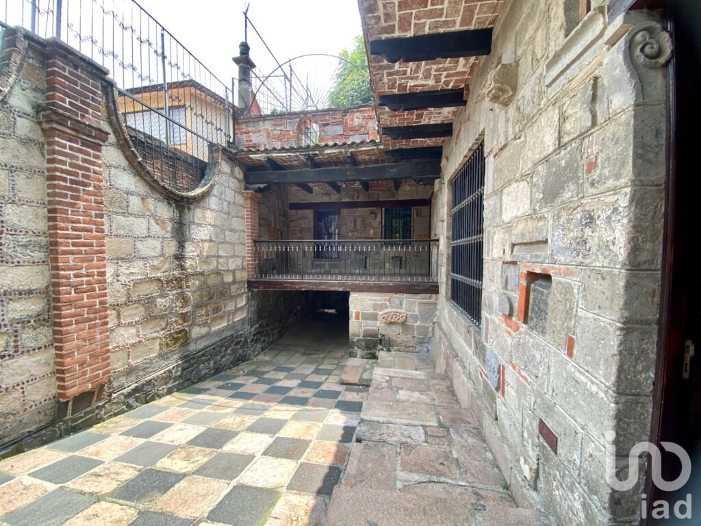 Venta Casa Tipo Hacienda. Encanto y Amplios Espacios, Junto a San Jerónimo. Residencial o educativo