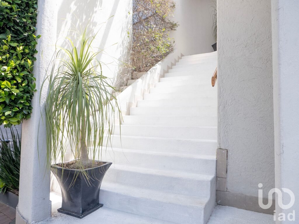 Espectacular casa en venta en Bosques de las Lomas. Cerrada exclusiva !!