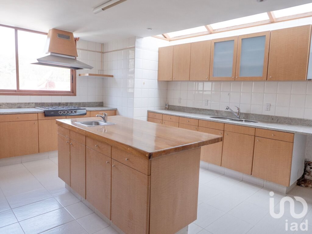 Espectacular casa en venta en Bosques de las Lomas. Cerrada exclusiva !!