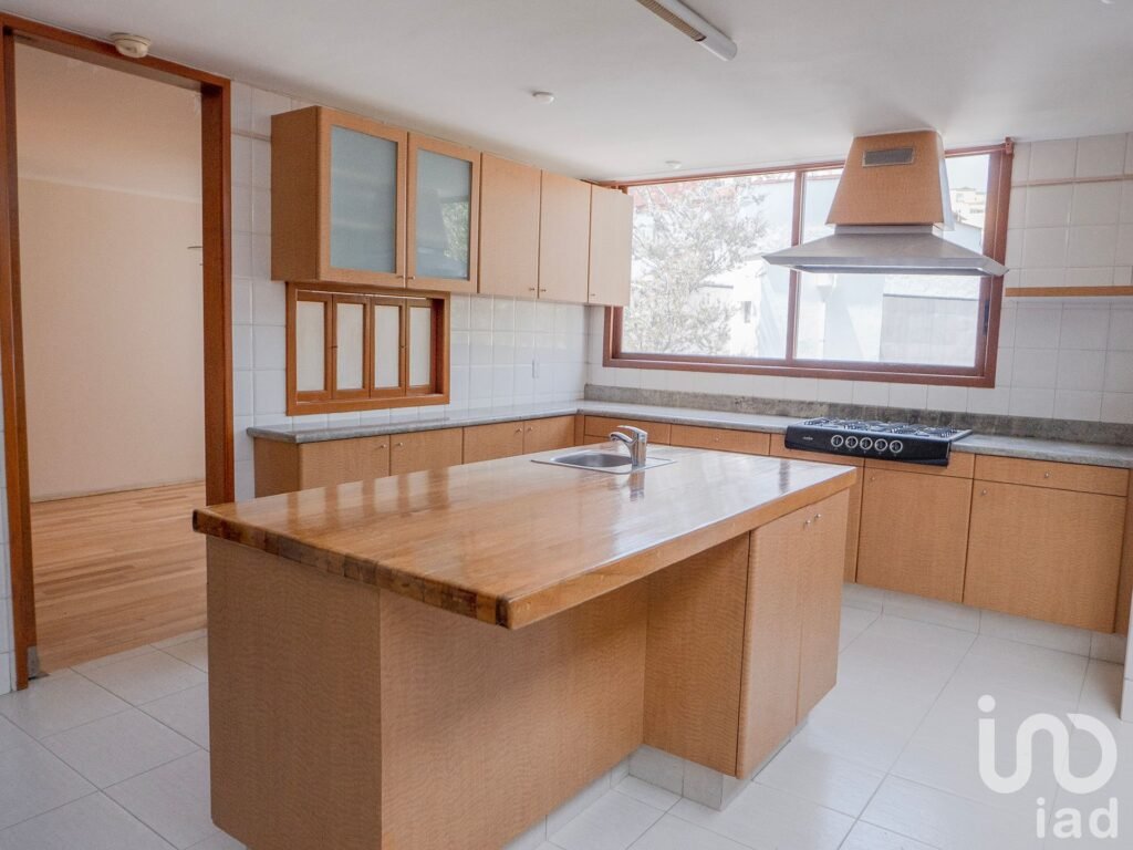 Espectacular casa en venta en Bosques de las Lomas. Cerrada exclusiva !!