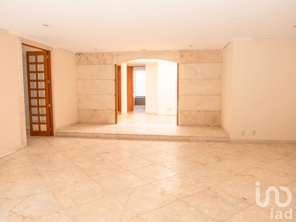 Espectacular casa en venta en Bosques de las Lomas. Cerrada exclusiva !!