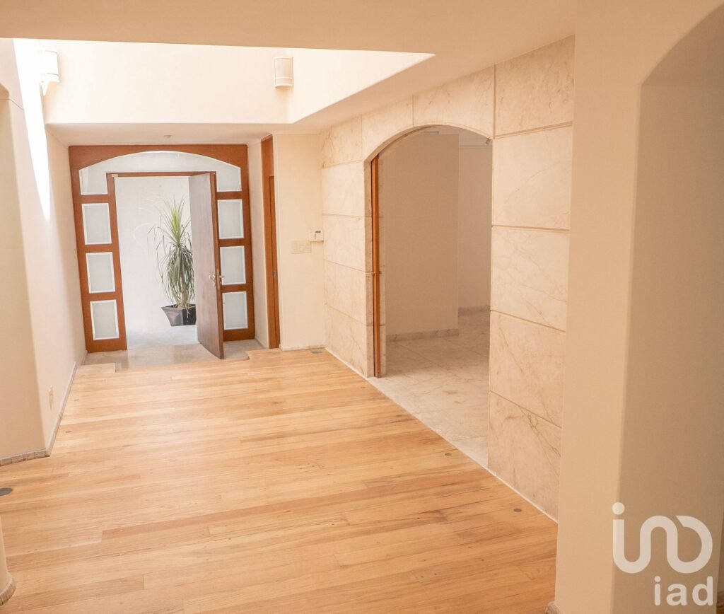 Espectacular casa en venta en Bosques de las Lomas. Cerrada exclusiva !!
